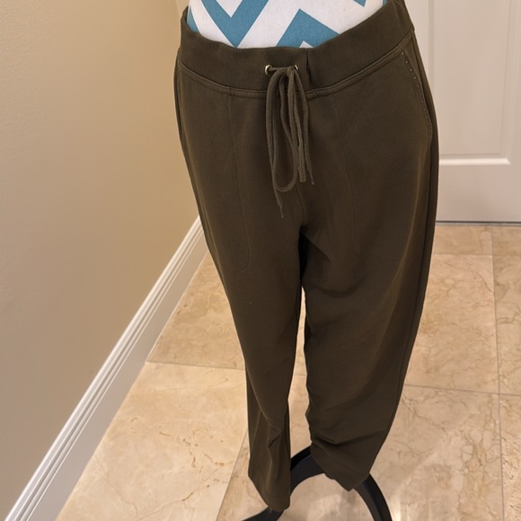 ST.JOHN Pants Deep Olive 
Size Medium 
New With Tags
MSRP $695 - Picture 5 of 8